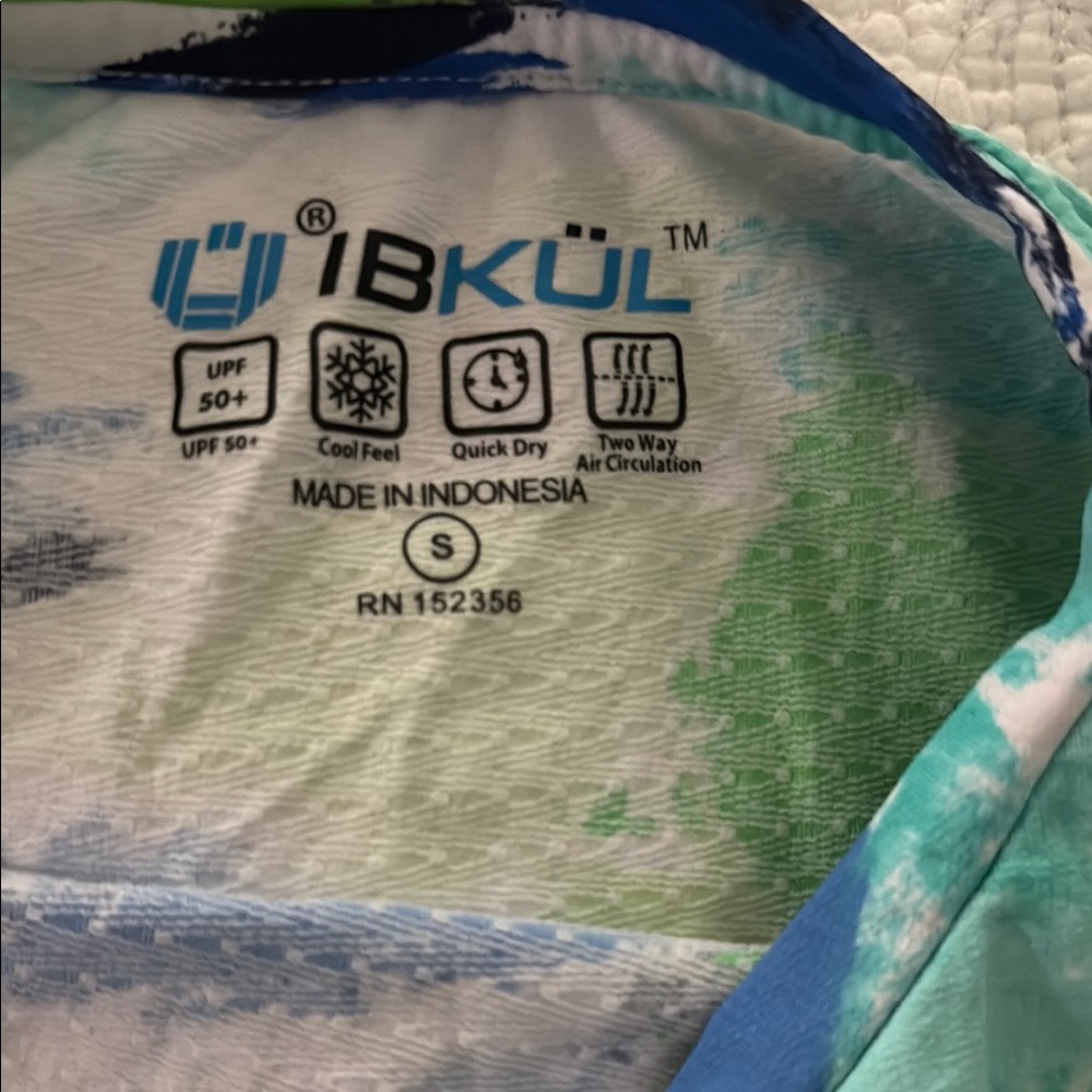IBKUL Cool Blue and Vibrant Green Top